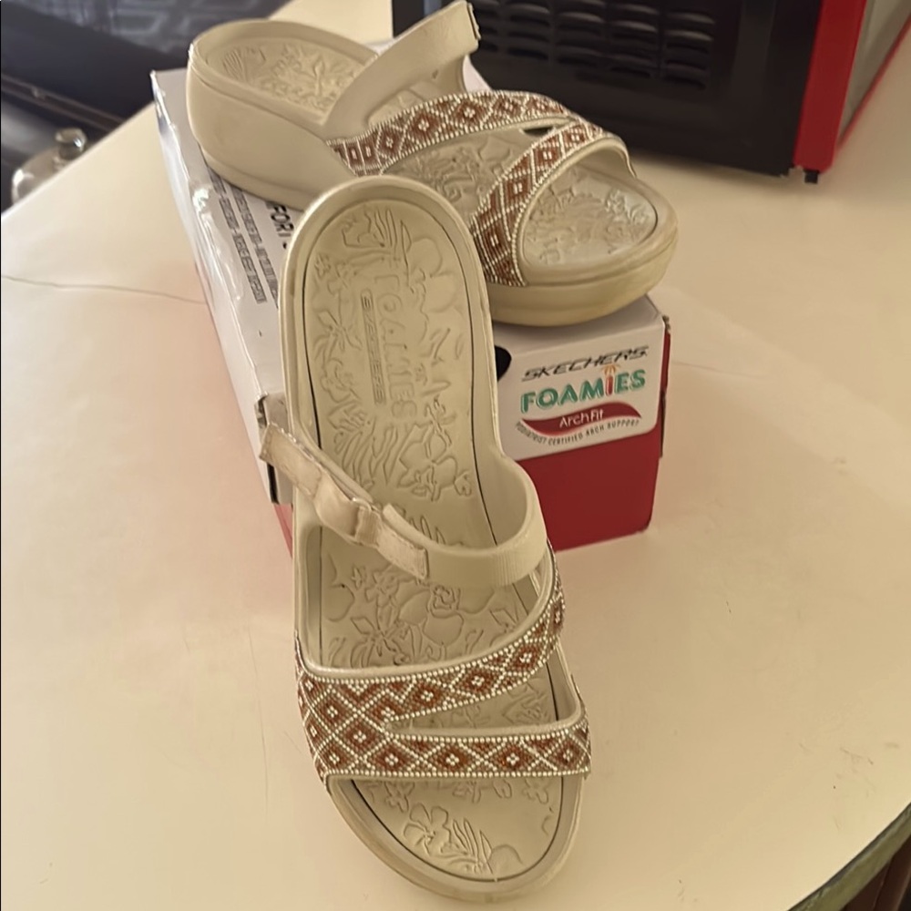 Skechers Foamies Arch Fit, size 7, color natural
